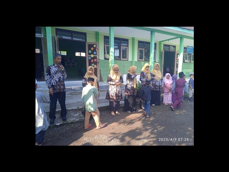 KEGIATAN HALAL BIHALAL AWAL MASUK SEKOLAH